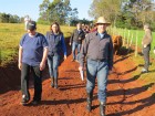 Agricultora Inês Hammes e extensionistas Rosita de Lima e Dionísio Treviso.